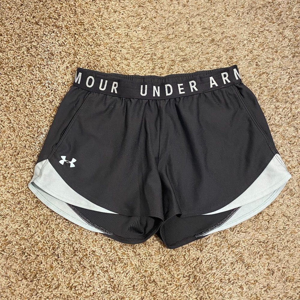 Womens Under Armor shorts with pockets